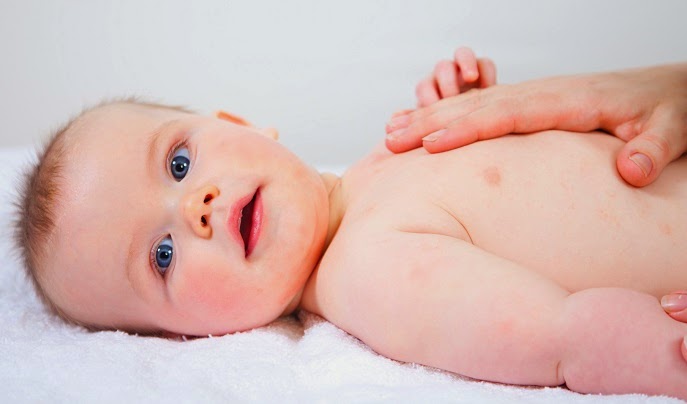 Da bé thường bị khô trong giai đoạn đầu đời