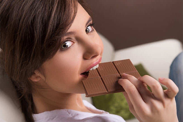 Ăn chocolate giúp tăng cường độ nhạy cảm và sự hưng phấn khi quan hệ 