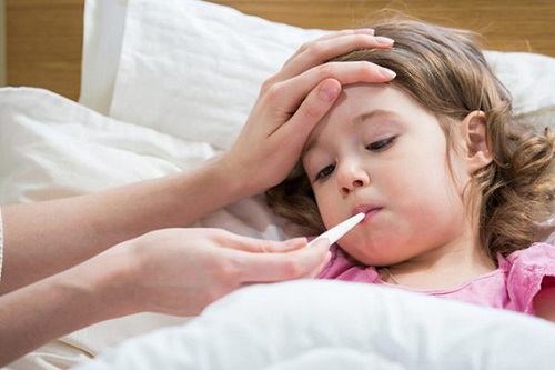 Trẻ bị sốt cần phát hiện sớm để có giải pháp điều trị kịp thời