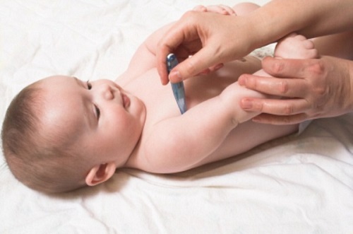 Có nhiều nguyên nhân khiến trẻ sơ sinh bị sốt